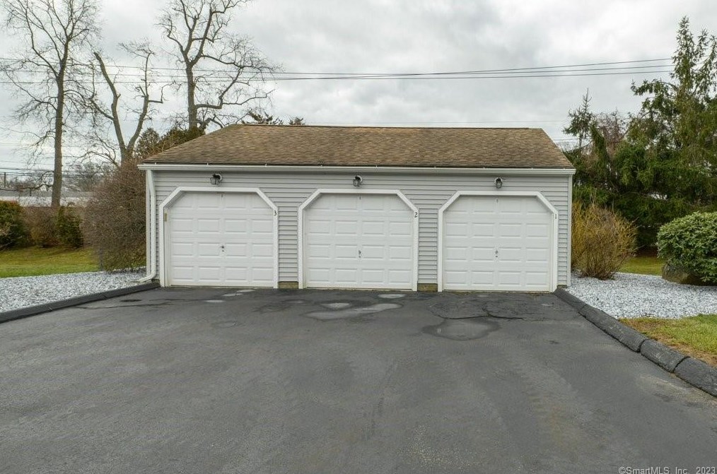 2 Plymouth Ct, Clinton CT  06413-2250 exterior