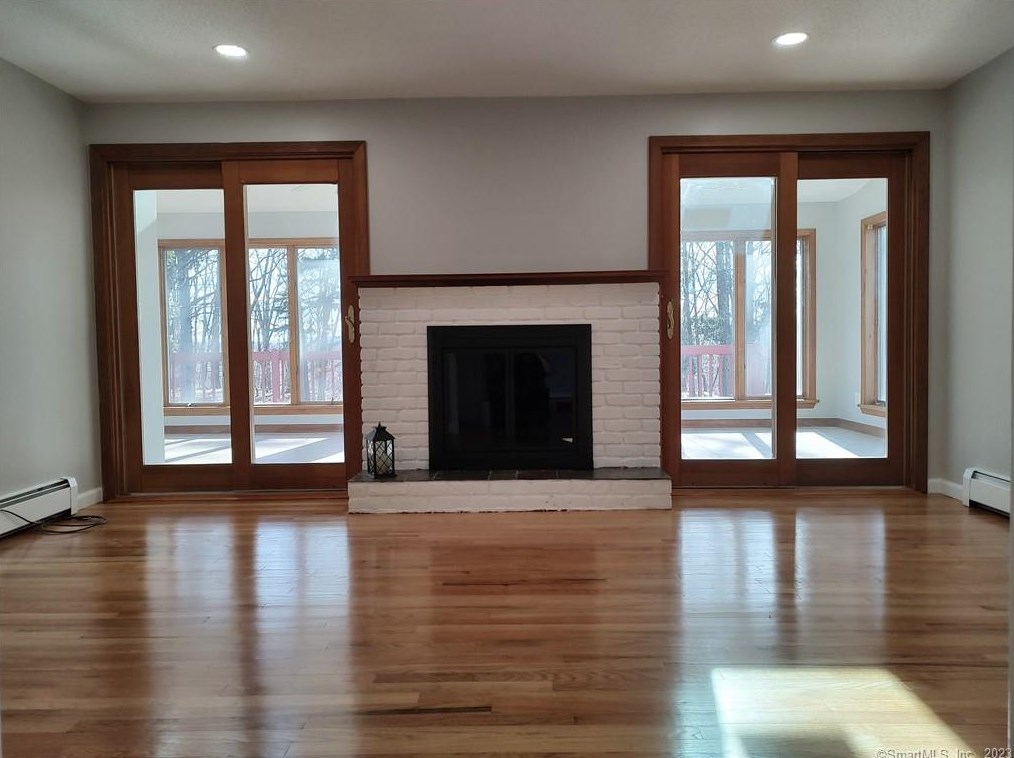 215 Tremont St, Hartford CT  06111-4742 exterior