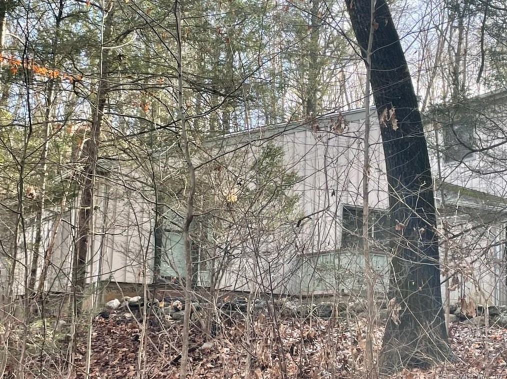 50 Wauwinet Ct, Guilford CT  06437-1101 exterior