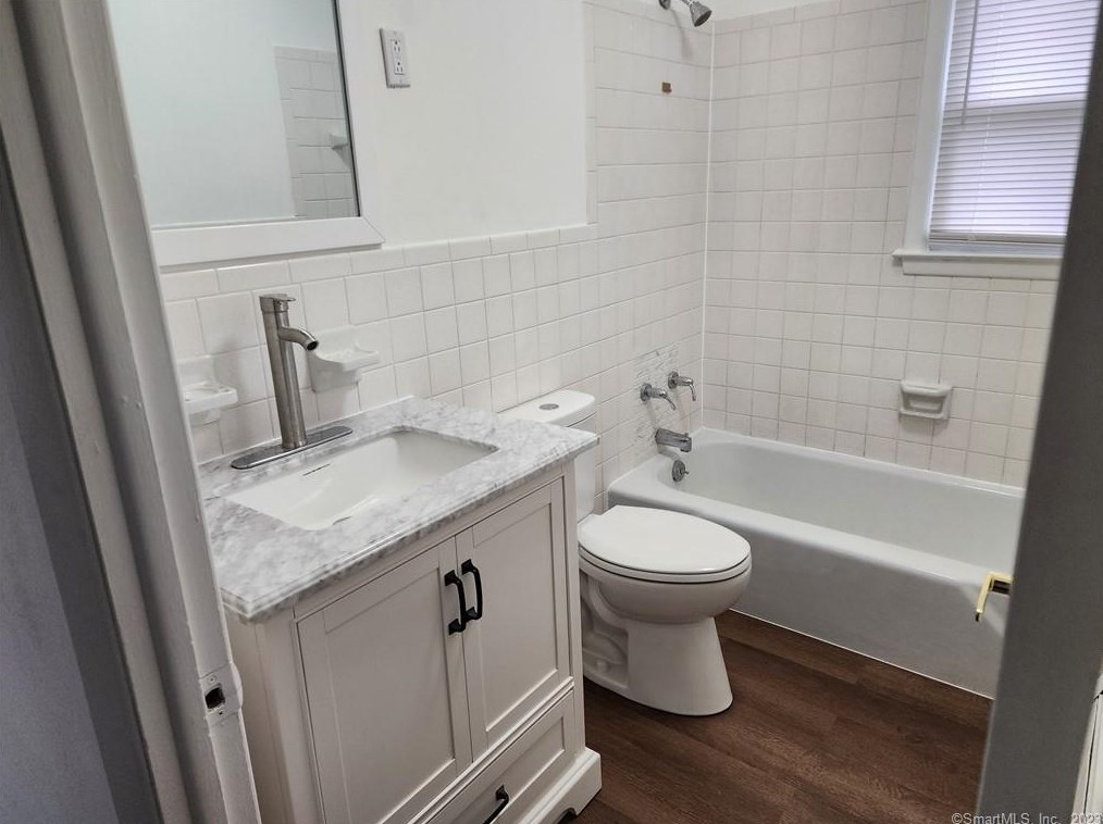 861 Curtis St, Meriden CT  06450-6602 exterior