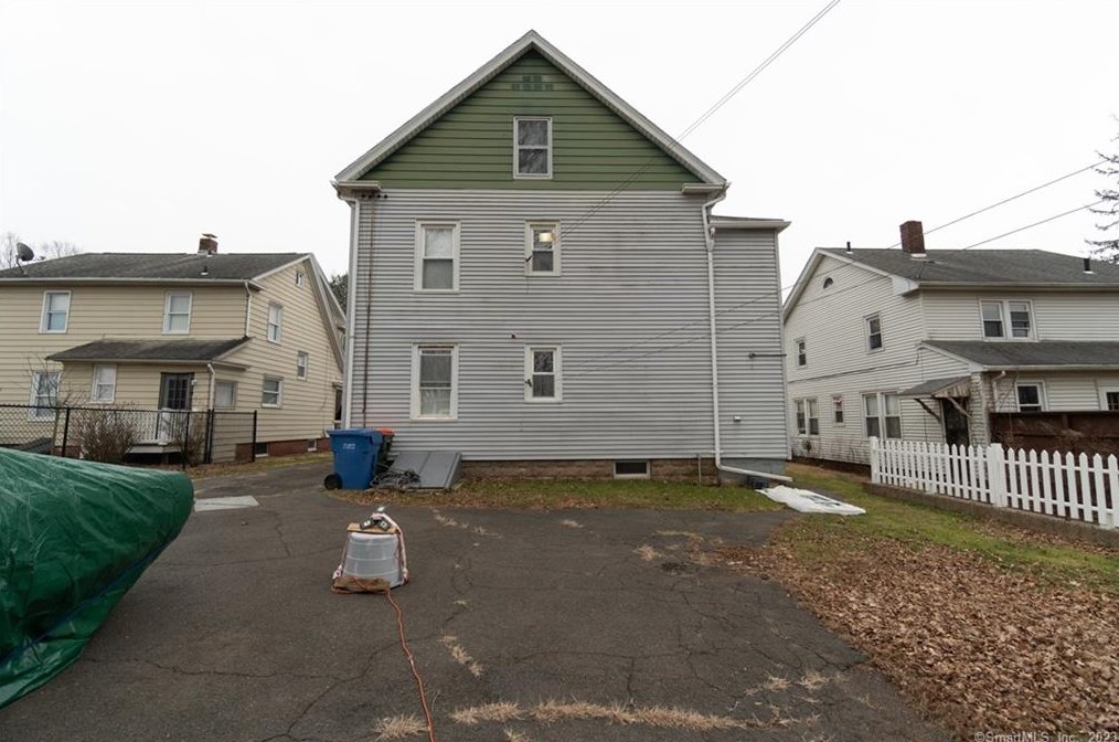 142 Atkins St, Meriden CT  06450-3468 exterior