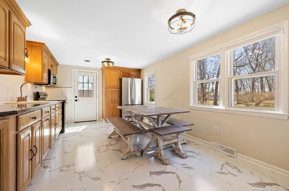 42 Kanter Dr, Vernon CT  06066-5440 exterior