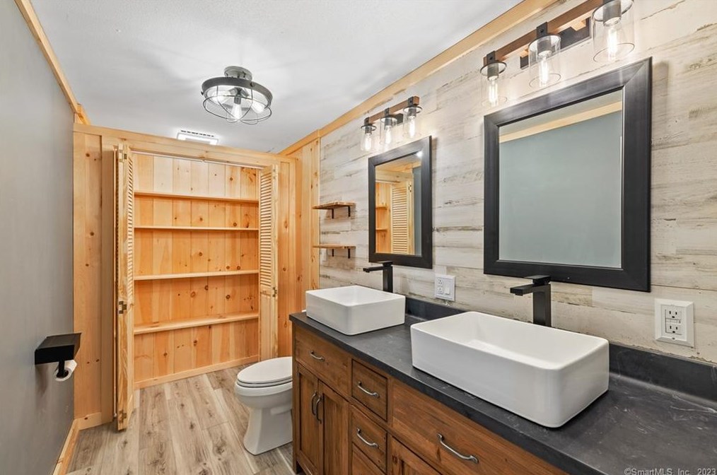 42 Kanter Dr, Vernon CT  06066-5440 exterior