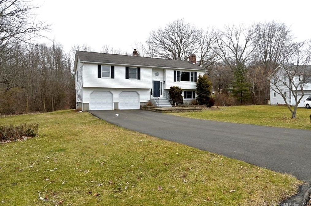 8 Cynthia Ct, Branford CT  06405-4740 exterior