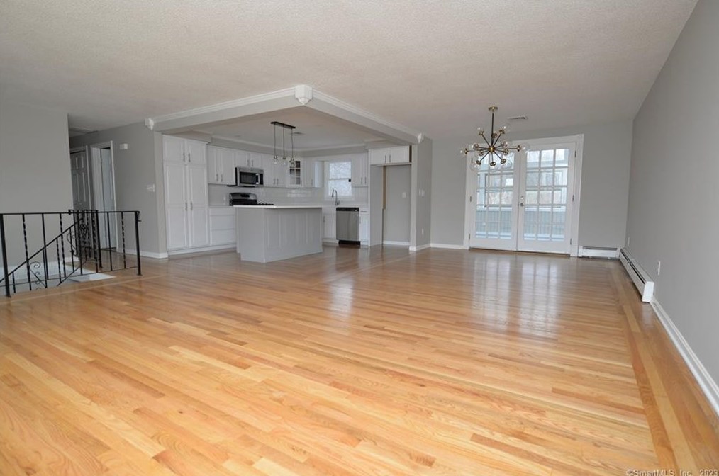 8 Cynthia Ct, Branford CT  06405-4740 exterior