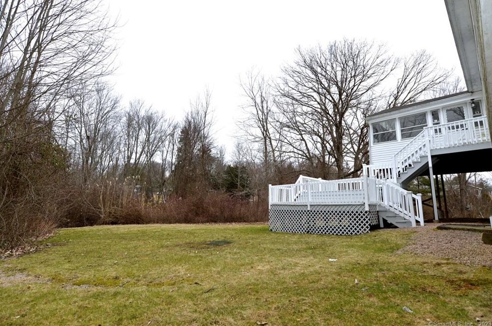 8 Cynthia Ct, Branford CT  06405-4740 exterior