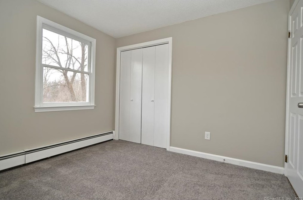 8 Cynthia Ct, Branford CT  06405-4740 exterior