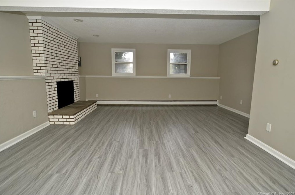 8 Cynthia Ct, Branford CT  06405-4740 exterior