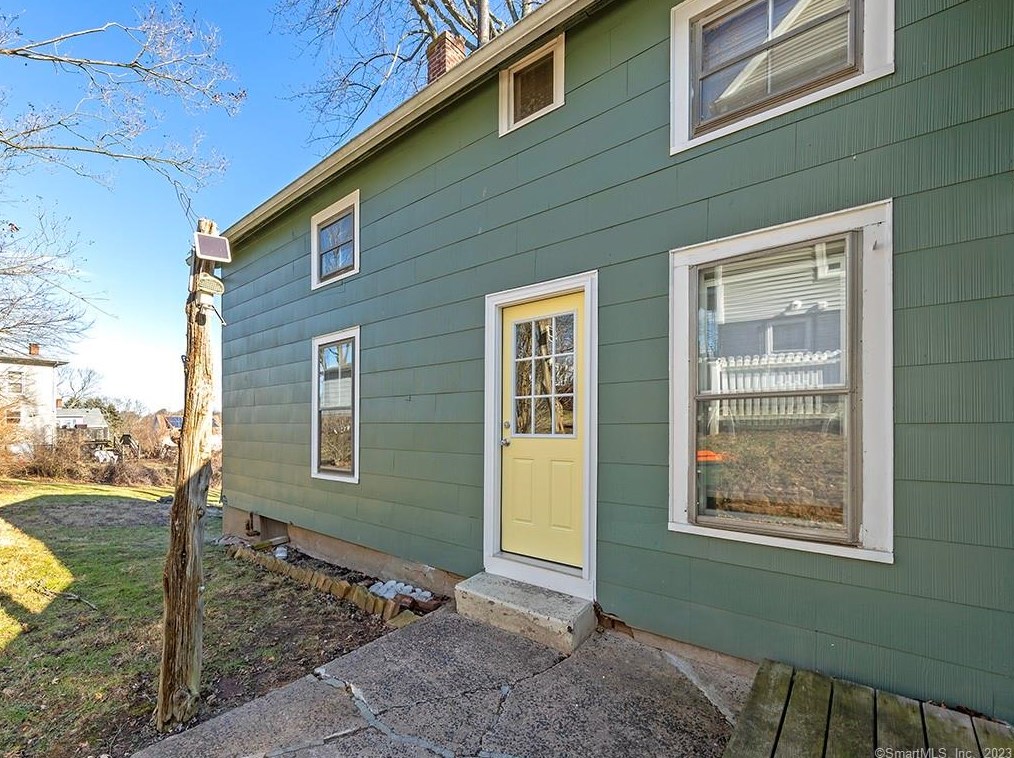 21 Klock St, Meriden CT  06451-5422 exterior