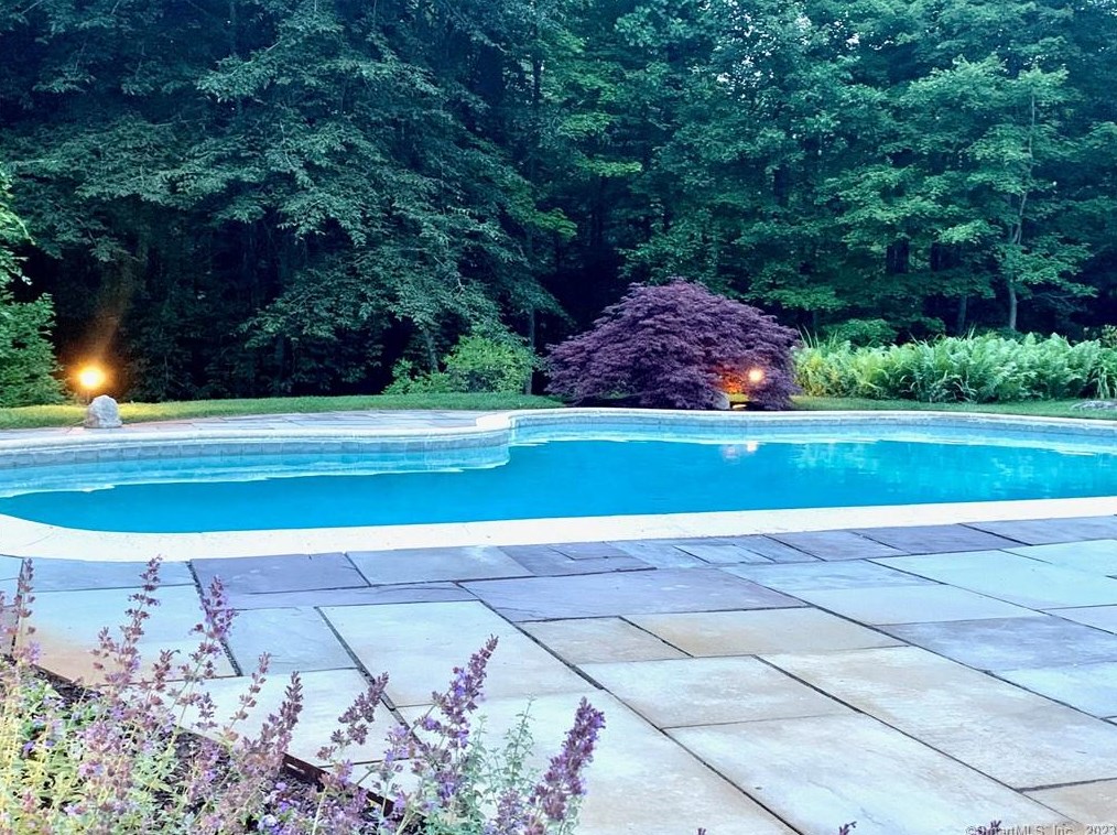 782 Smith Ridge Rd, New Canaan, CT 06840