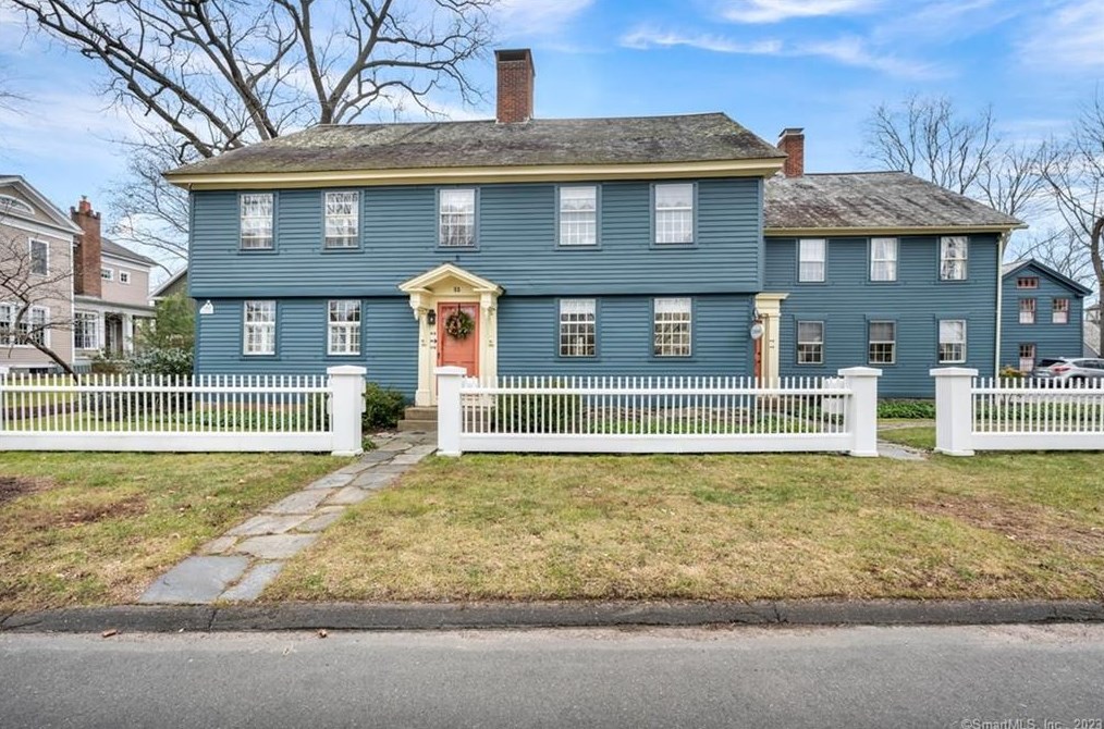 53 Broad St, Guilford CT  06437-2675 exterior