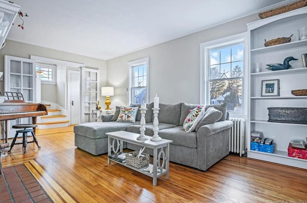 92 Grove St, Clinton CT  06413-1907 exterior
