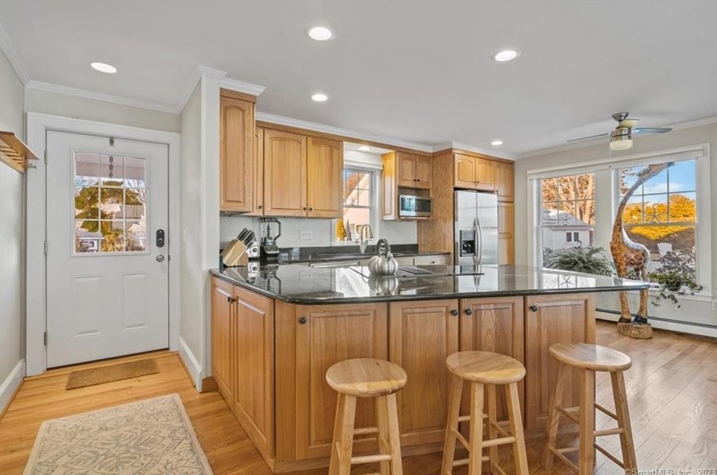 92 Grove St, Clinton CT  06413-1907 exterior