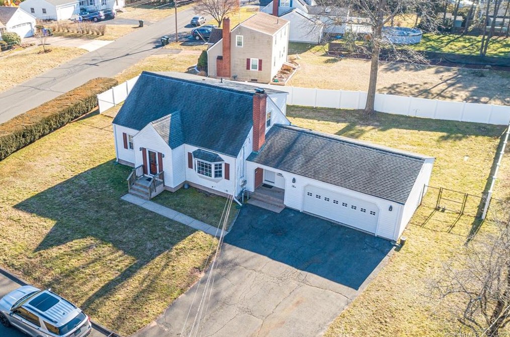 5 Depietro Dr, Hartford CT  06118-2015 exterior