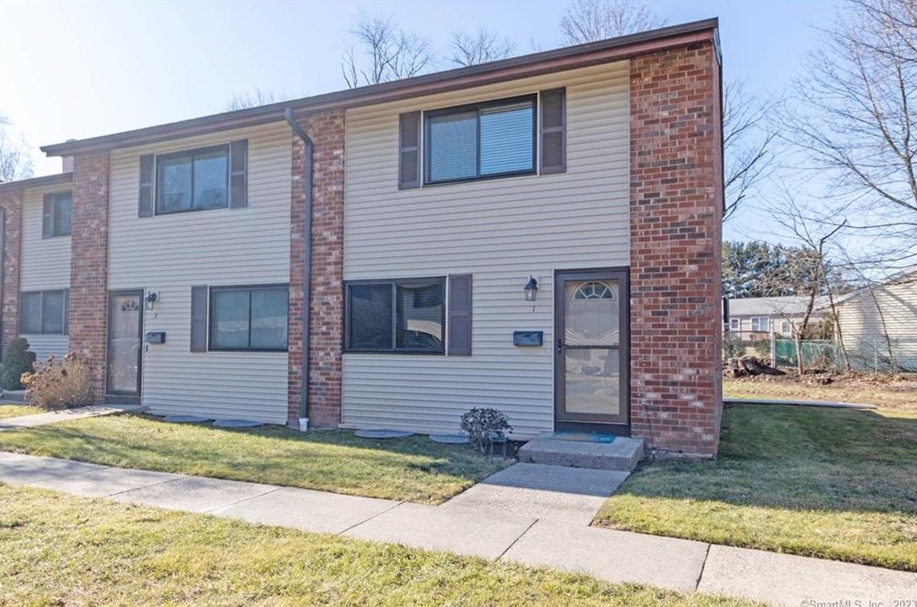 1 Coronado Dr, Hartford CT 06111-5007 exterior