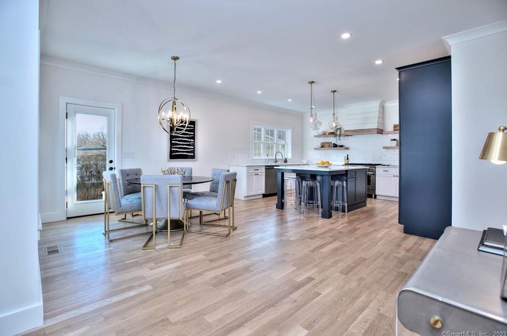 123 Judd St, Fairfield CT  06824-3513 exterior