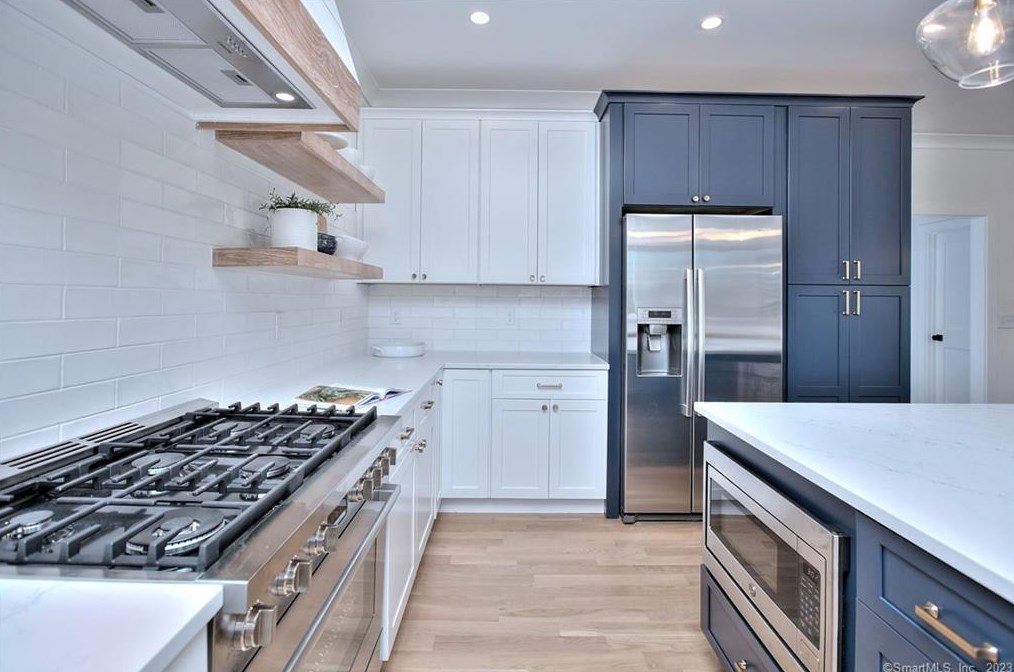123 Judd St, Fairfield CT  06824-3513 exterior