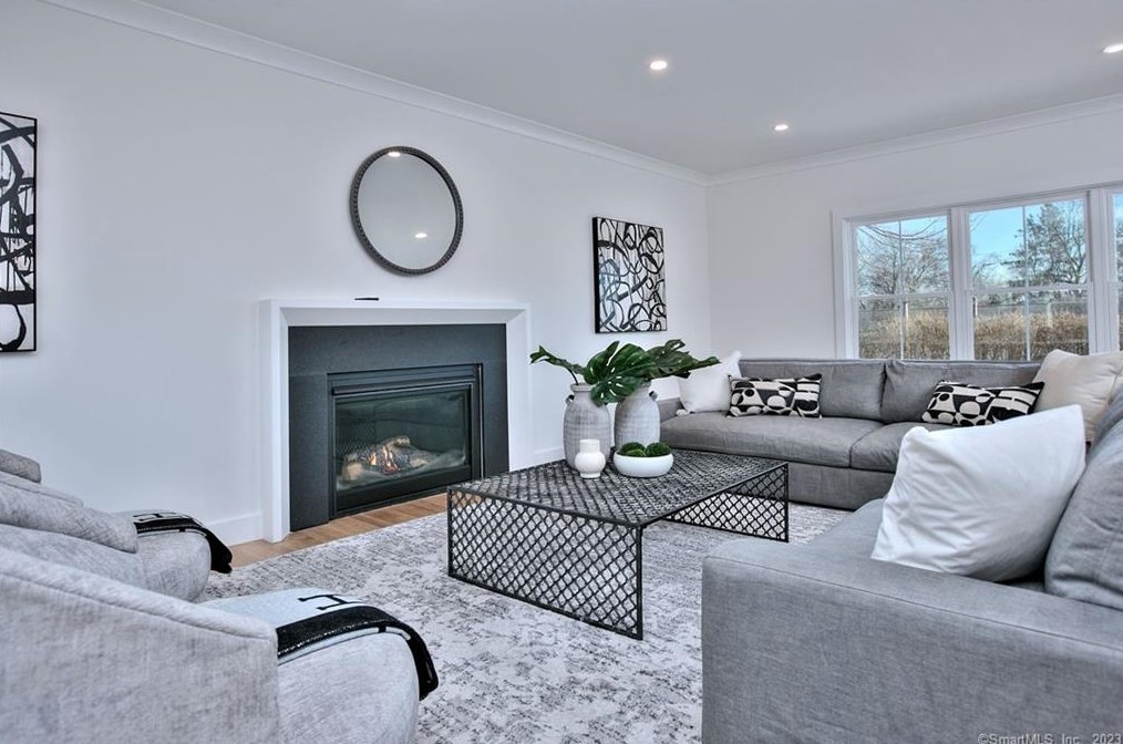 123 Judd St, Fairfield CT  06824-3513 exterior