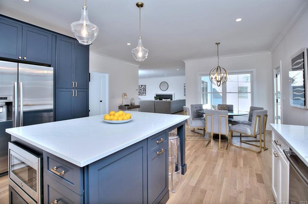 123 Judd St, Fairfield CT  06824-3513 exterior