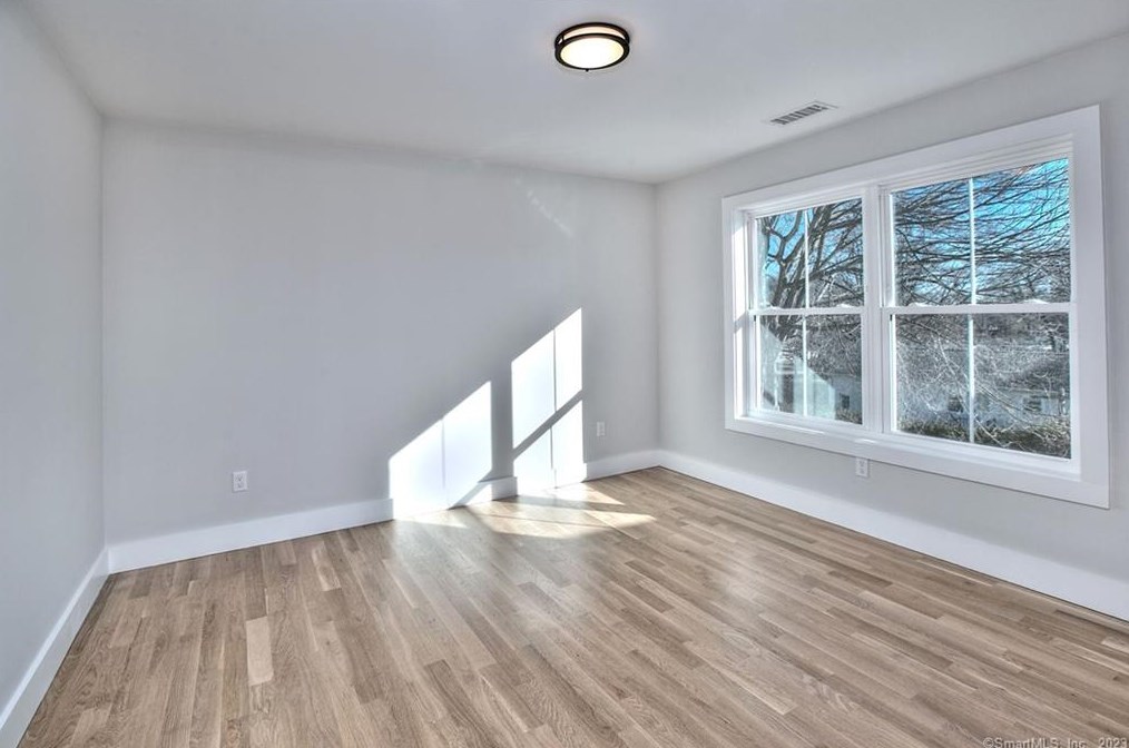 123 Judd St, Fairfield CT  06824-3513 exterior