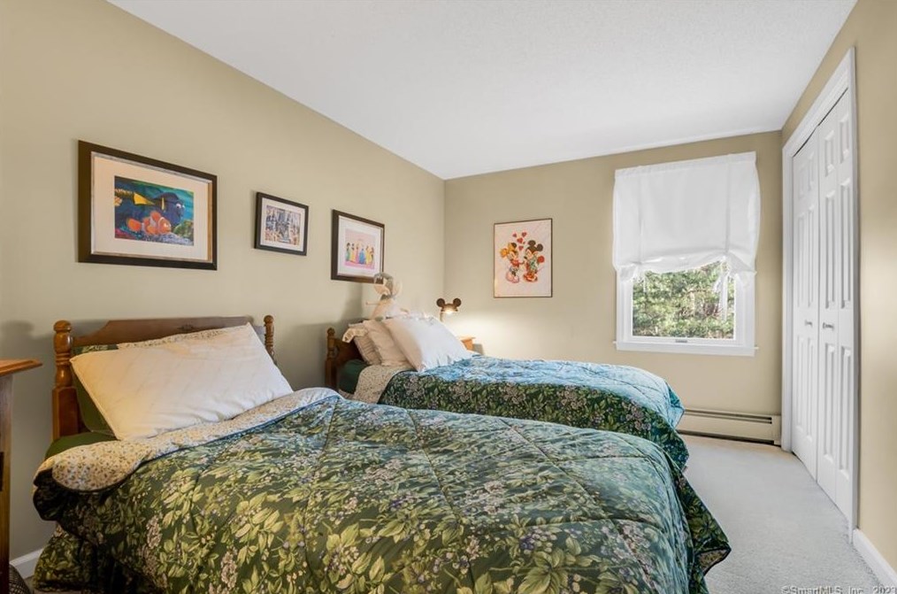 43 Pine Glen Rd, Simsbury CT 06070-2713 exterior