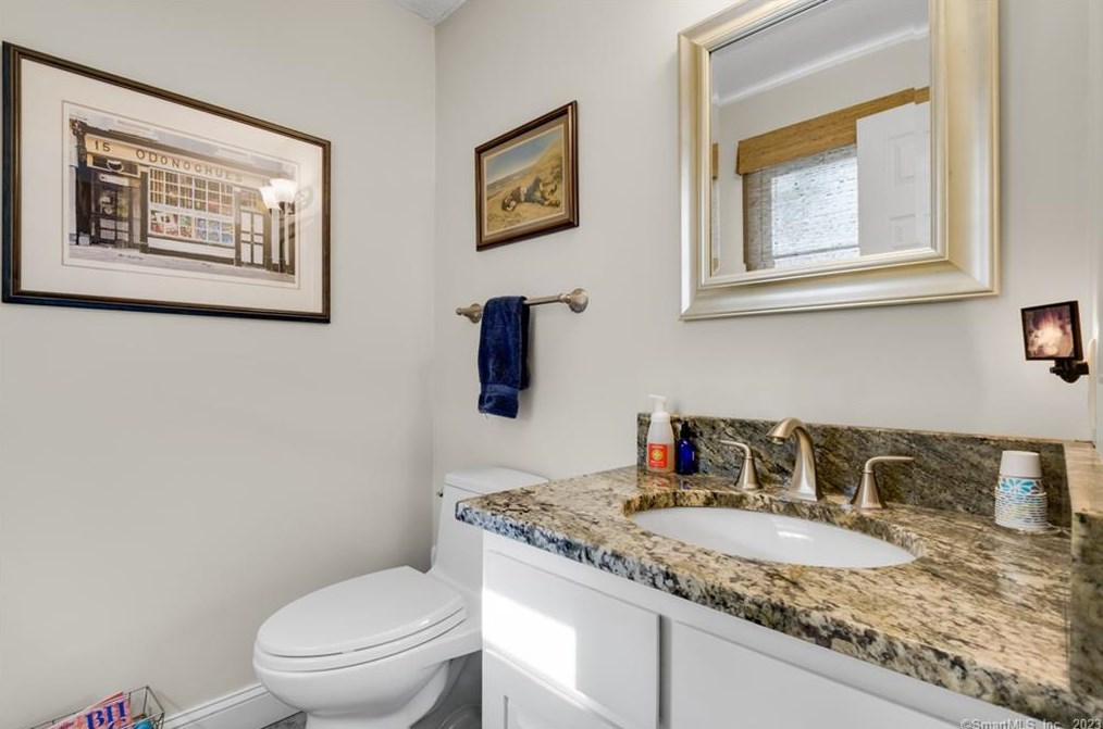 43 Pine Glen Rd, Simsbury CT 06070-2713 exterior