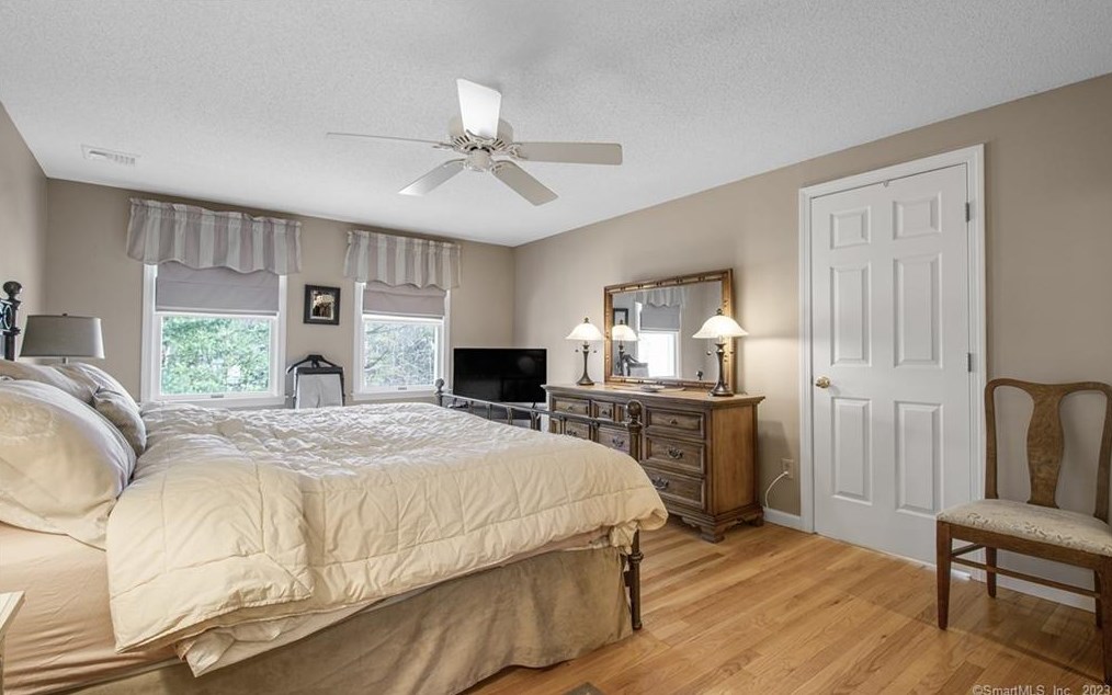 43 Pine Glen Rd, Simsbury CT 06070-2713 exterior