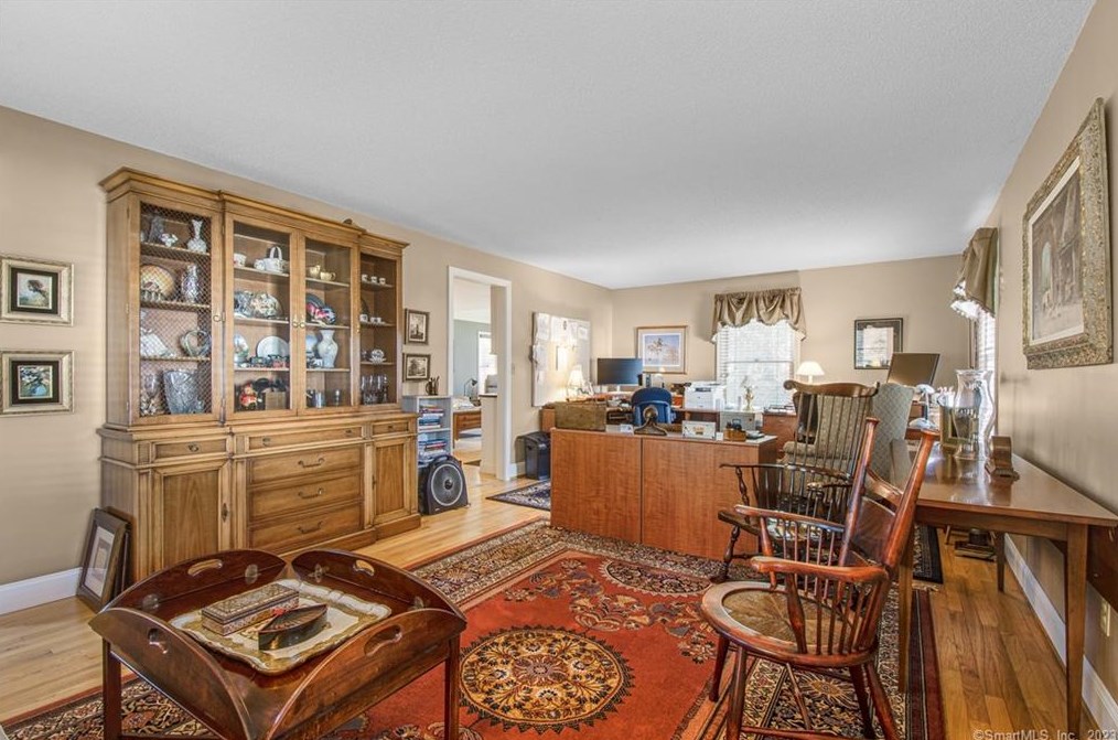 43 Pine Glen Rd, Simsbury CT 06070-2713 exterior