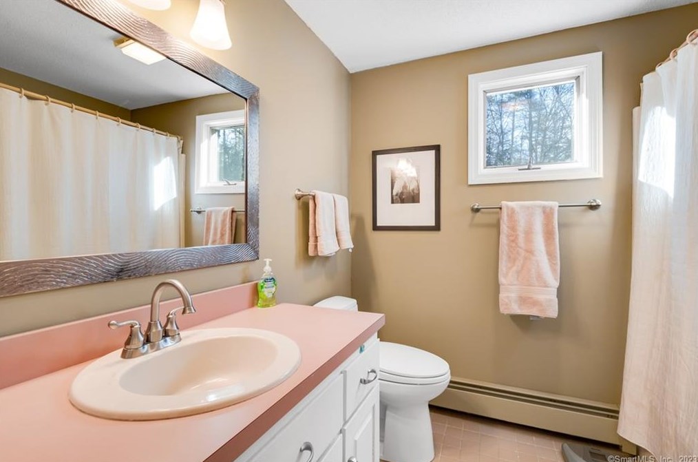 43 Pine Glen Rd, Simsbury CT 06070-2713 exterior