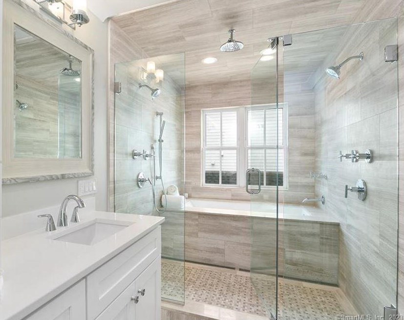 75 Pratt St, Fairfield CT  06824-6439 exterior