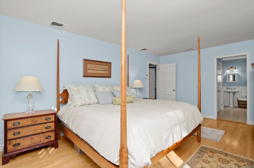 18 Pilgrim Ln, Weston CT  06883-2412 exterior