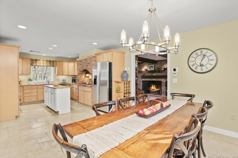 18 Pilgrim Ln, Weston CT  06883-2412 exterior