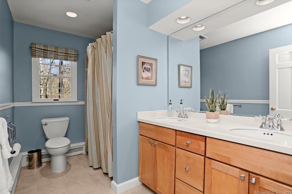 18 Pilgrim Ln, Weston CT  06883-2412 exterior