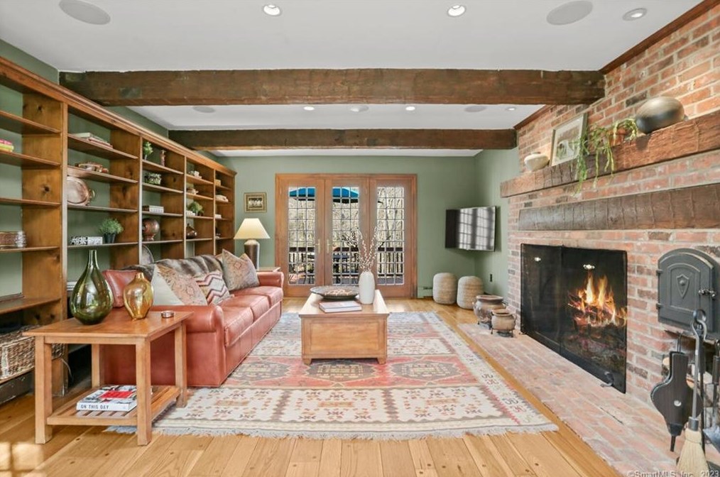 18 Pilgrim Ln, Weston CT  06883-2412 exterior