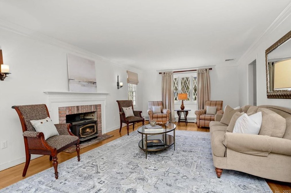 18 Pilgrim Ln, Weston CT  06883-2412 exterior