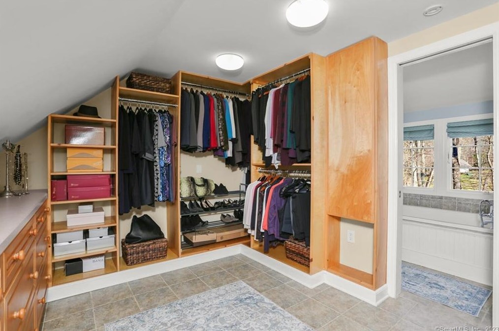 18 Pilgrim Ln, Weston CT  06883-2412 exterior