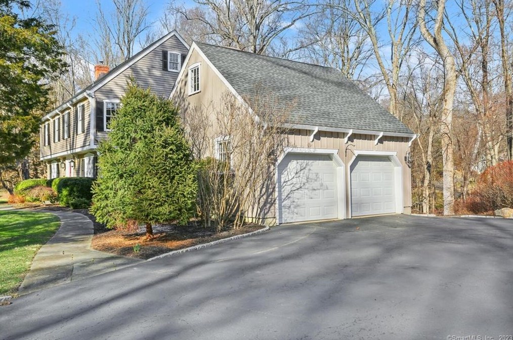 18 Pilgrim Ln, Weston CT  06883-2412 exterior