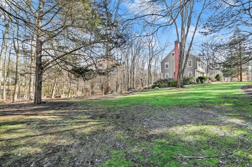 18 Pilgrim Ln, Weston CT  06883-2412 exterior