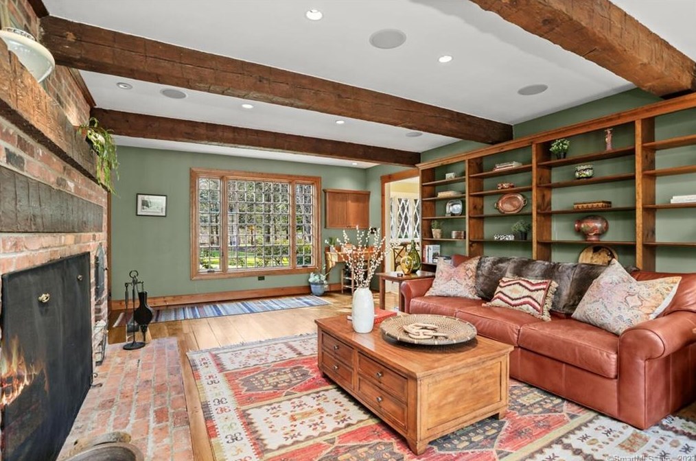 18 Pilgrim Ln, Weston CT  06883-2412 exterior