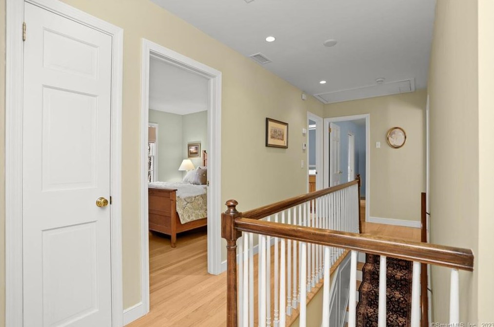 18 Pilgrim Ln, Weston CT  06883-2412 exterior