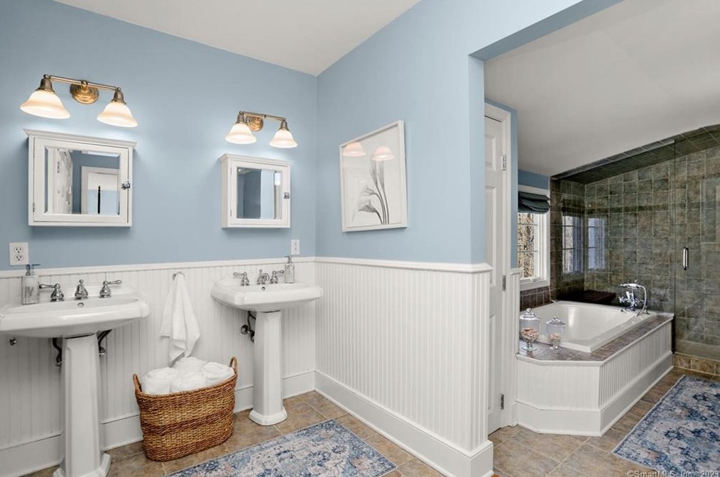 18 Pilgrim Ln, Weston CT  06883-2412 exterior