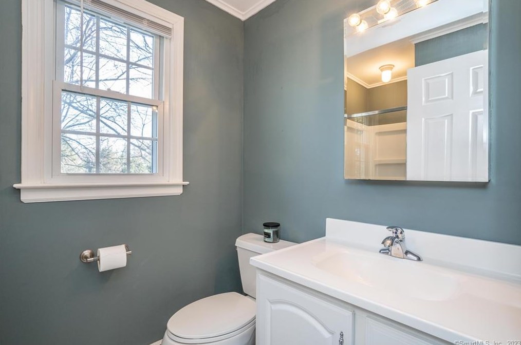 6 Hampshire Ln, Simsbury CT  06070-1224 exterior