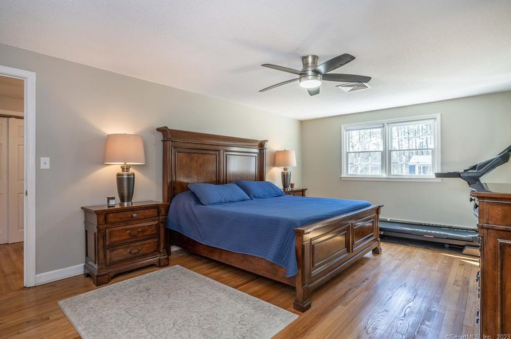 6 Hampshire Ln, Simsbury CT  06070-1224 exterior