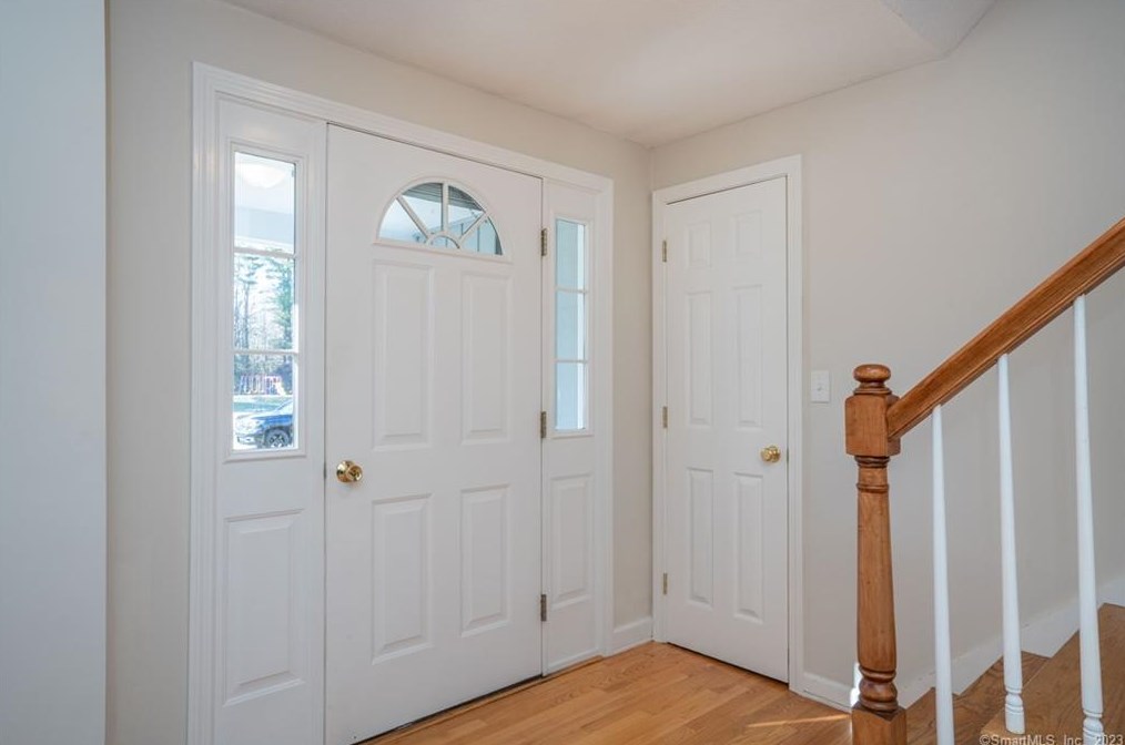 6 Hampshire Ln, Simsbury CT  06070-1224 exterior