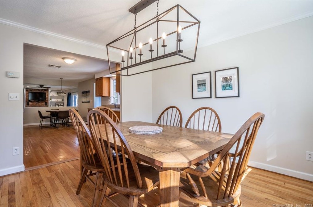 6 Hampshire Ln, Simsbury CT  06070-1224 exterior