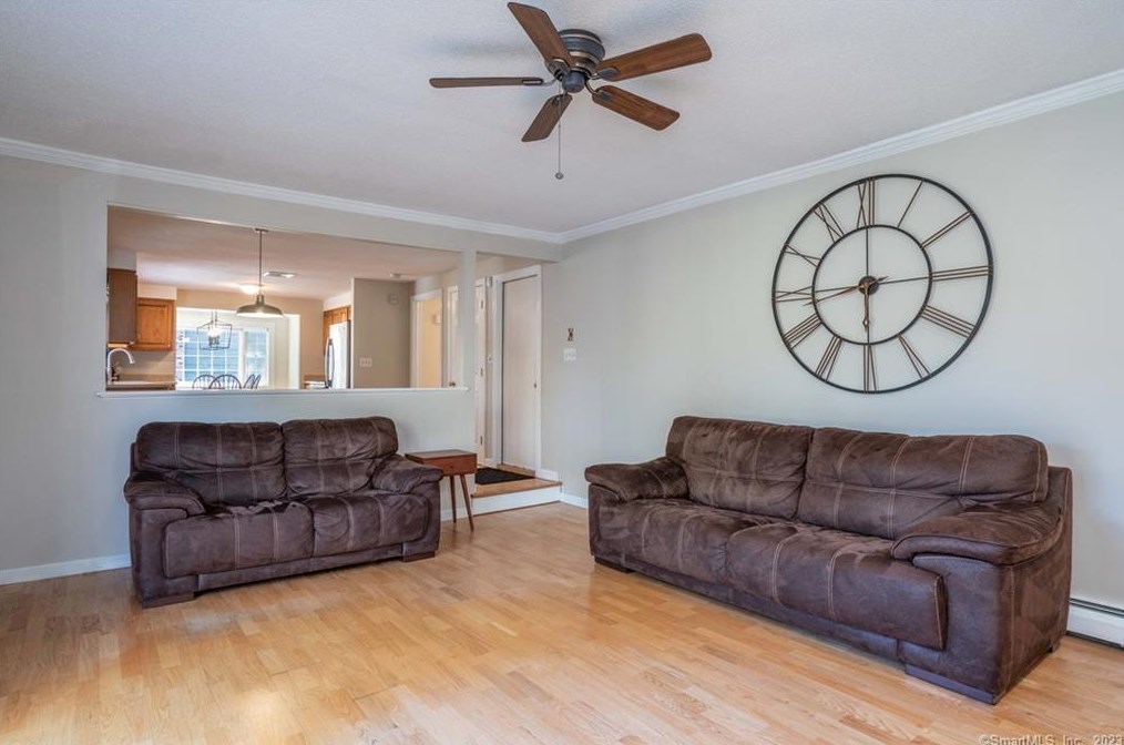 6 Hampshire Ln, Simsbury CT  06070-1224 exterior