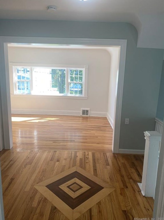 35 Barnum Ter, Stratford CT  06614-5312 exterior