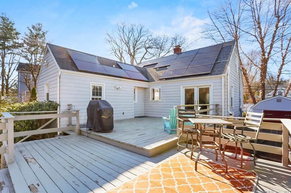 801 Pine Creek Rd, Fairfield CT  06824-6325 exterior