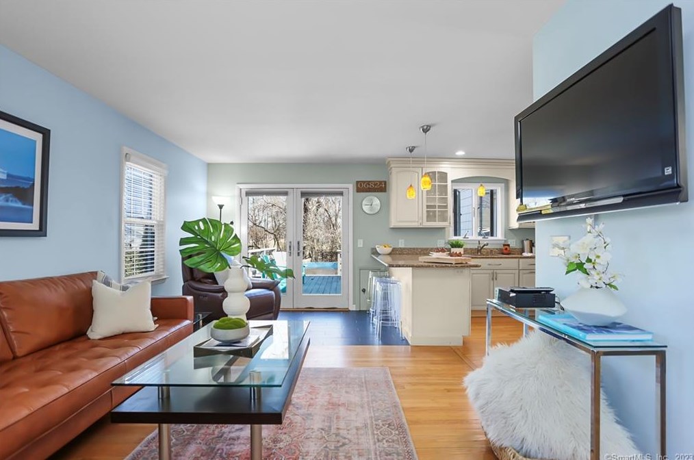 801 Pine Creek Rd, Fairfield CT  06824-6325 exterior