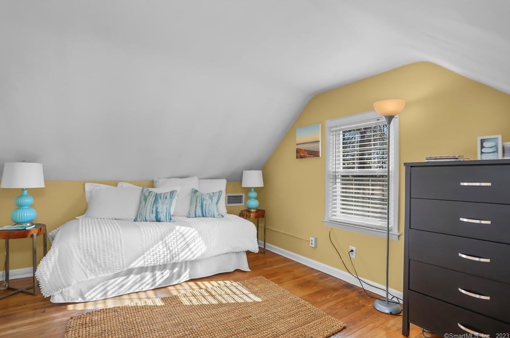 801 Pine Creek Rd, Fairfield CT  06824-6325 exterior